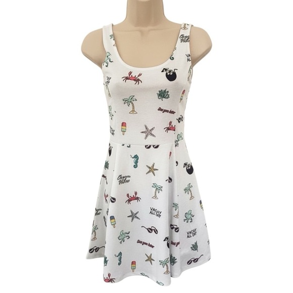 H&M Dresses & Skirts - Divided H&M Vacay Print Dress size US 4